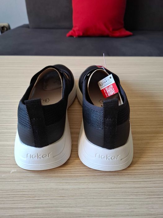 Нови дамски черни обувки Rieker