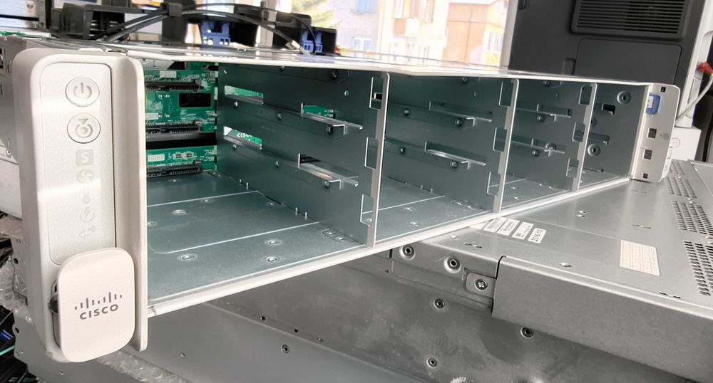 Сървър Cisco UCS C240 M5 12*LFF 2*Gold 6138 RAID12G