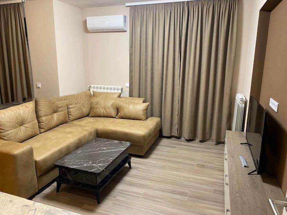 Дава се под наем Тристаен апартамент в София, Студентски град - 70 кв.м за 700 € - Снимка #1