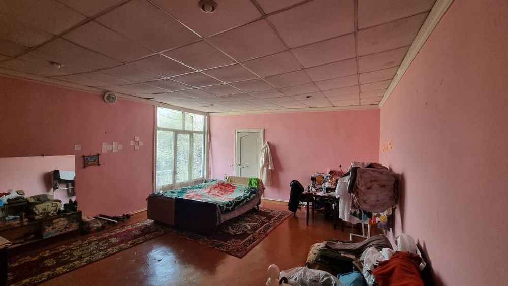 Продается 2х этажный дом, в общем дворе!