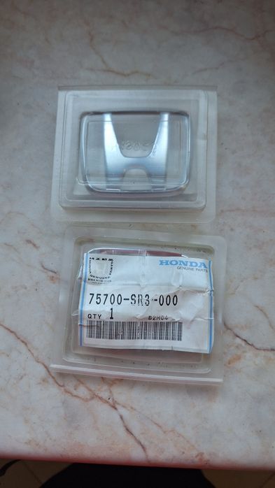 Две оригинални нови емблеми за Honda