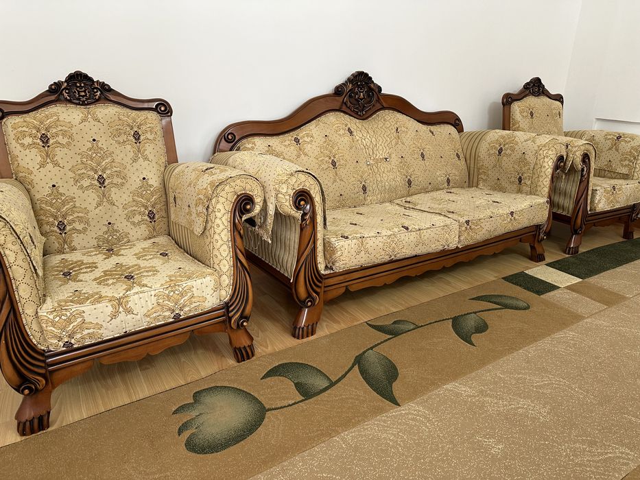 Продам диван и 2 кресла для гостиной