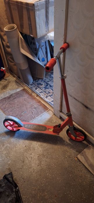 Vând trotinetă ieftin  100 lei !!!