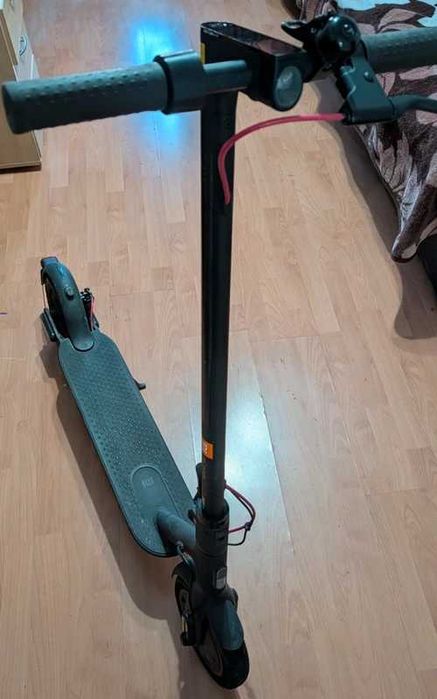Trotinetă Electrică Xiaomi Scooter 4 – Stare Excelentă (Legală 25 km/h)