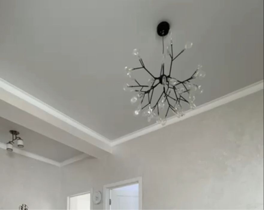 Люстра б/у яркая