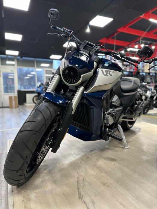 Motocicleta Benda LFC 700 (676cc, 80cp, 4T-4 in linie, roata  310mm)