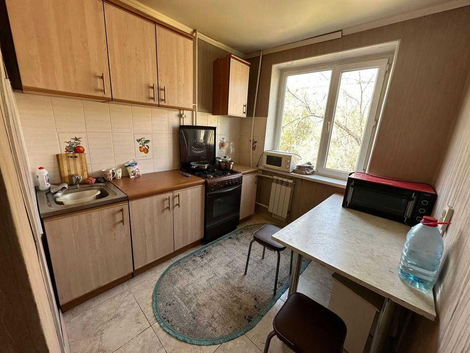 Продам 2 комнатную 8 микрорайон