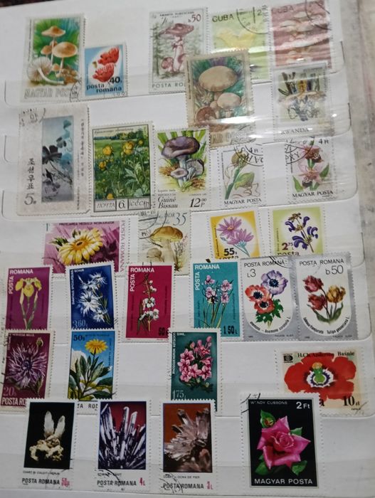 Vând carte cu timbre rare