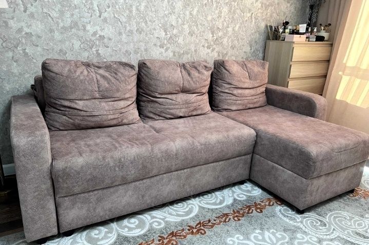 Продам диван угловой новый