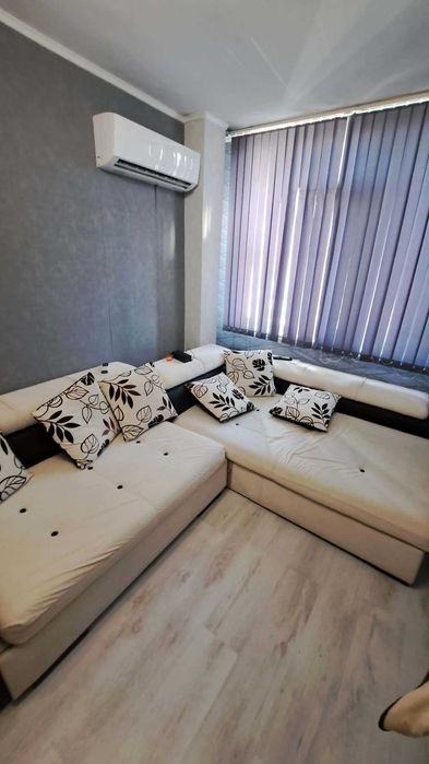 Ъглов диван с маса