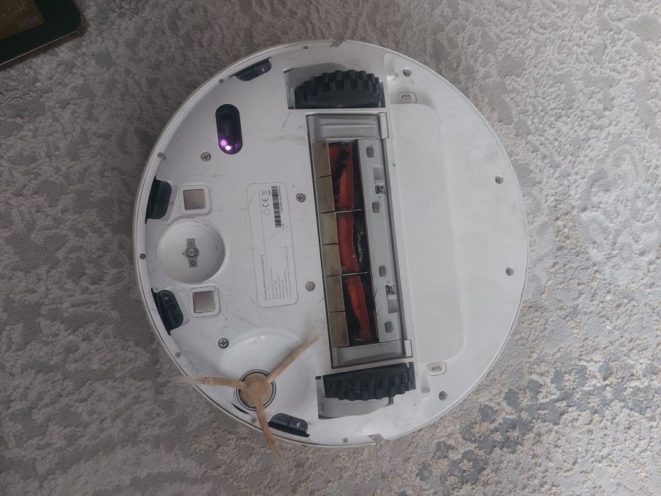 Робот пылесос продам