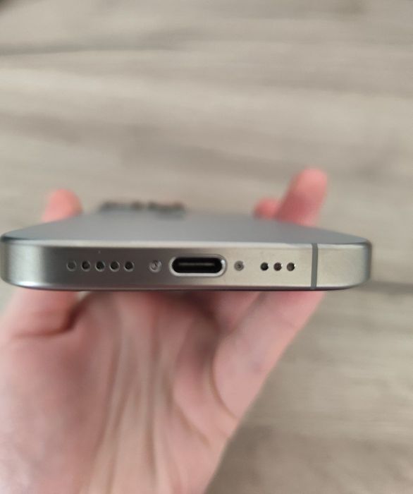 Продам IPhone 15 pro б/у