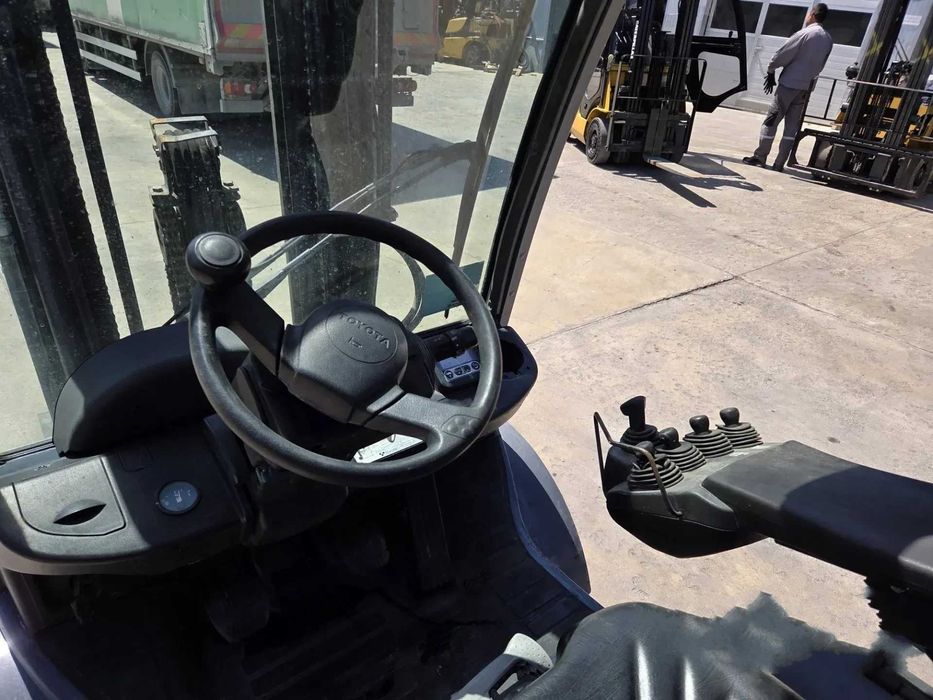 motostivuitor 2.5 tone Toyota Gpl an 2018  Citeste anuntul te rog