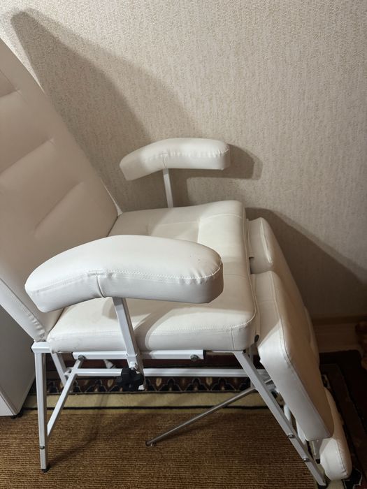 Продам косметологическую кушетку