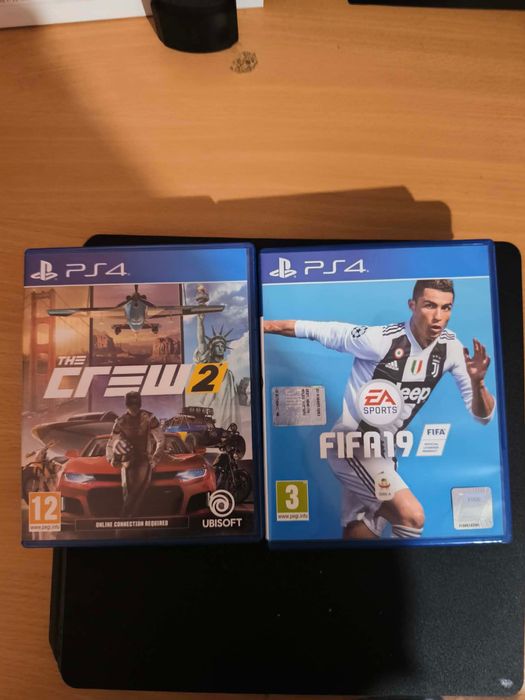 Продавам PlayStation 4 с 3 дйостика и 14 игри