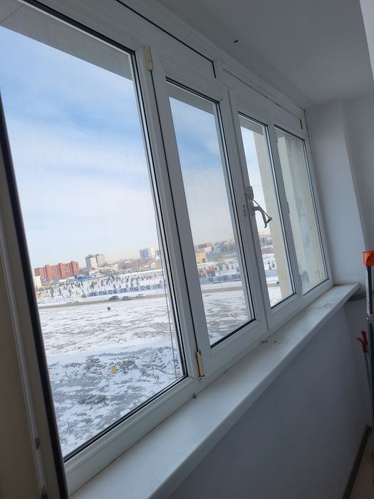 Окно балкона с дверью