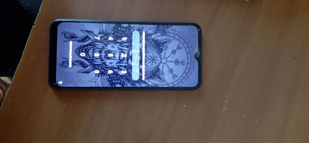 Продам телефон техно Спарк рабочий