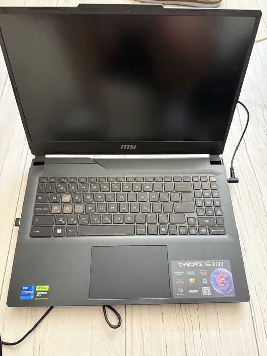 Продавам лаптоп MSI Cyberog 15 A13 VEK