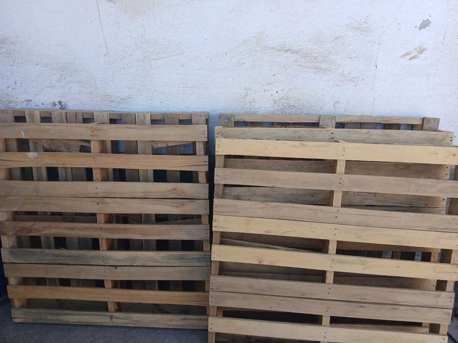 Продаются деревянные поддоны б/у с размерами 105х105х10 см
