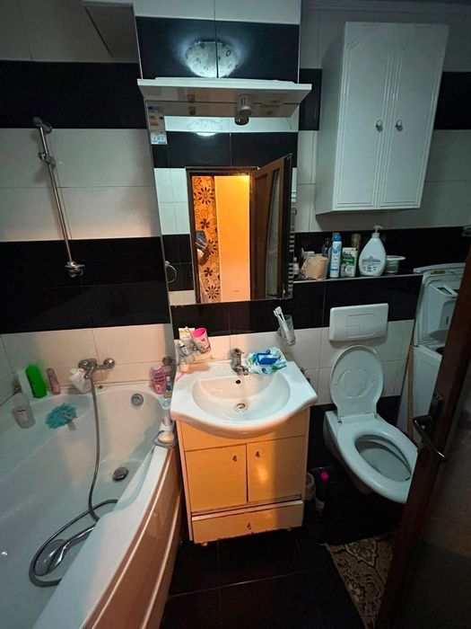 Vând apartament cu două camere decomandat