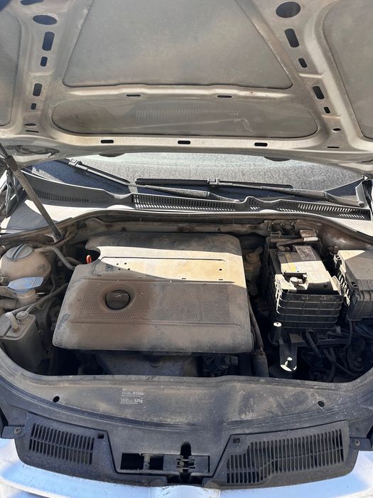 VW Golf 5 1.4 benzină – 800 € – pentru piese sau reparat