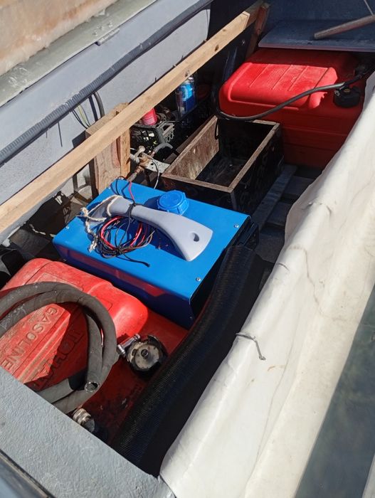 Лодка пластиковая .