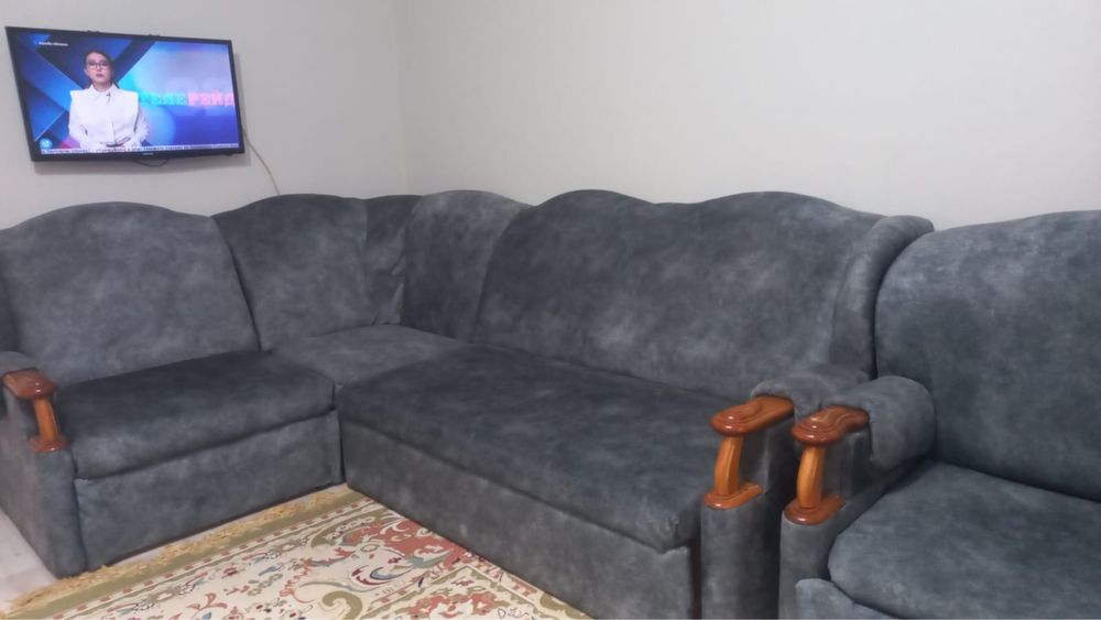 Продам уголовной диван с креслом