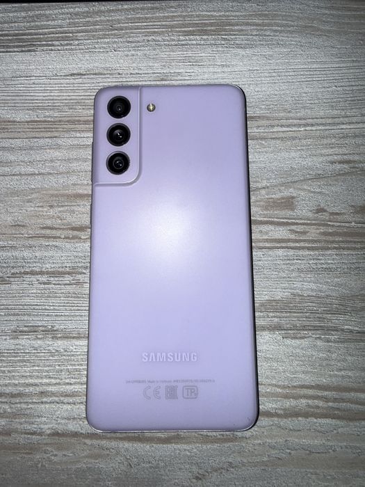 Смартфон Samsung Galaxy S21FE 5G 6/128 GB Lavender SM-G990B/DS розовый