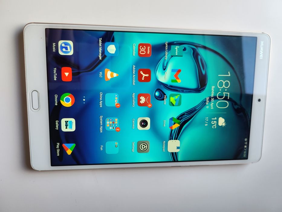 Таблет, Huawei M3, 4gb ram, 64gb. С калъфчета и протектори за екрана.