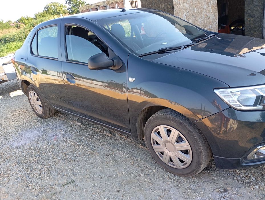 Vând Dacia Logan