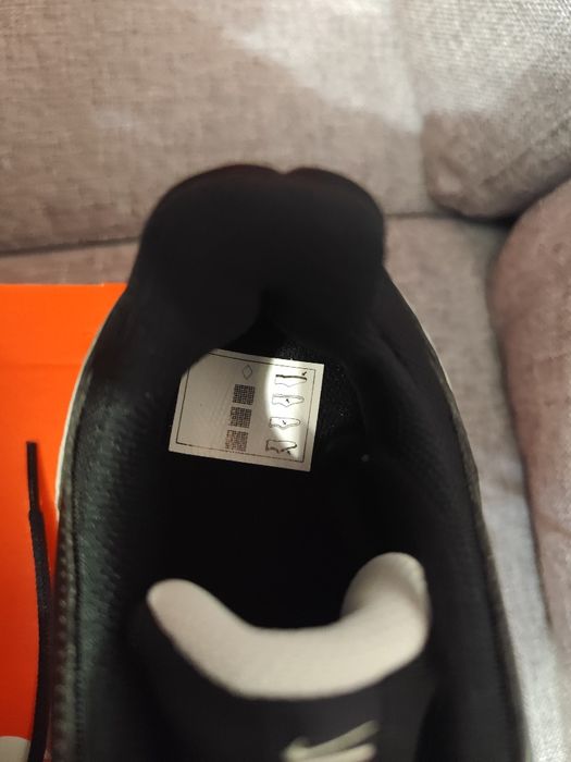 Мартонки Nike legend essential 2 и Air Zoom