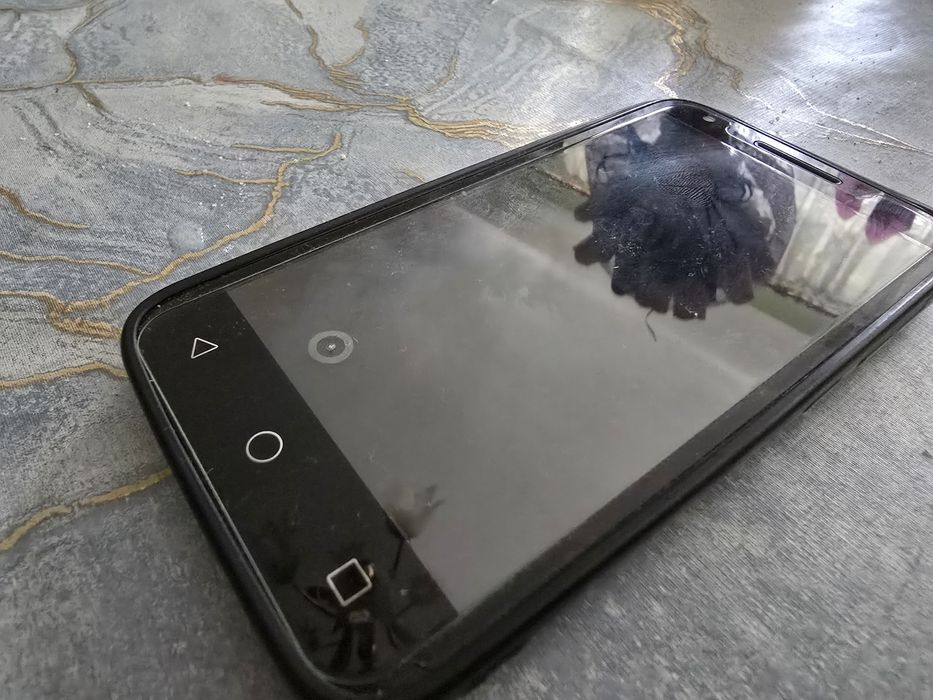 Нов смартфон, телефон без драскотини