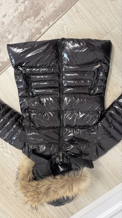 Geaca Moncler cu blana naturala