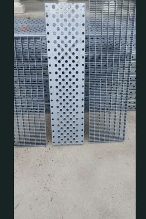 trepte zincate galvanizate