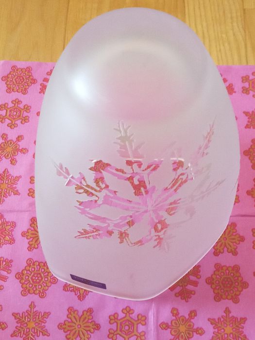 Vaza Cristal masiv- Villeroy&Boch-gravura florala cu fulgi de nea -Nou