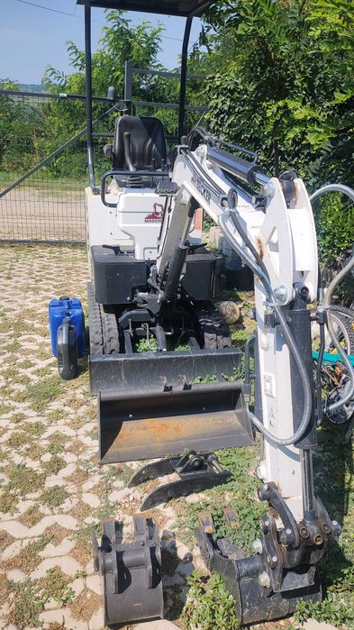 Продам мини багер Becker B11 употребяван 5100 €