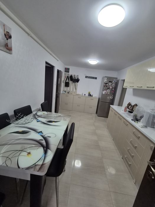 Apartament cu 3 camere