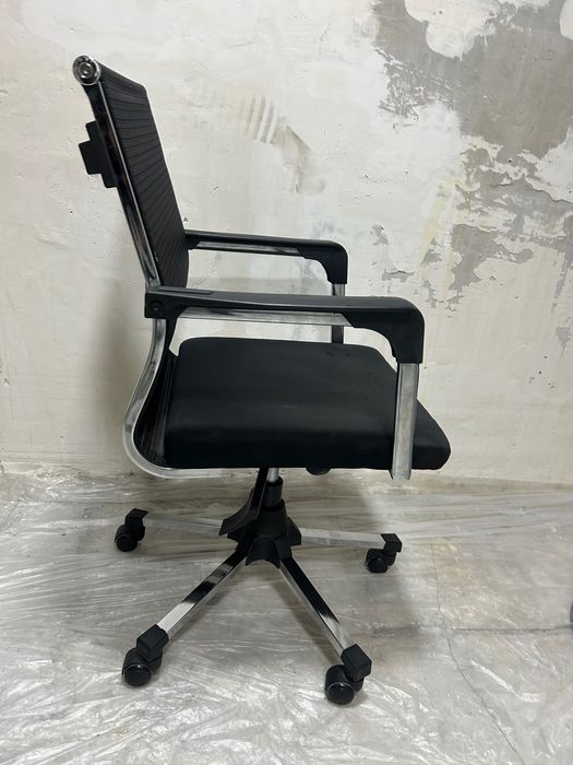 Компьютерное кресло в офис