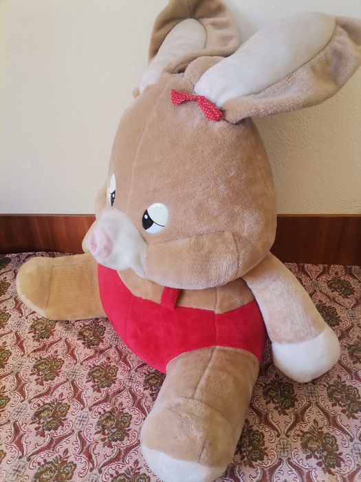 Голяма плюшена играчка