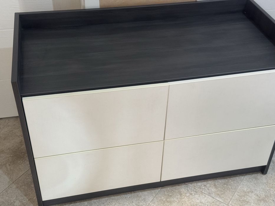 Шкаф с 4-ри пуш-пул чекмеджета