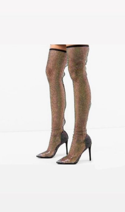 Чизми с камъни .