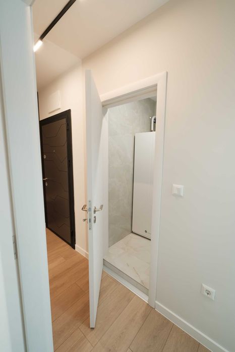 Продава се обзаведен тристаен апартамент