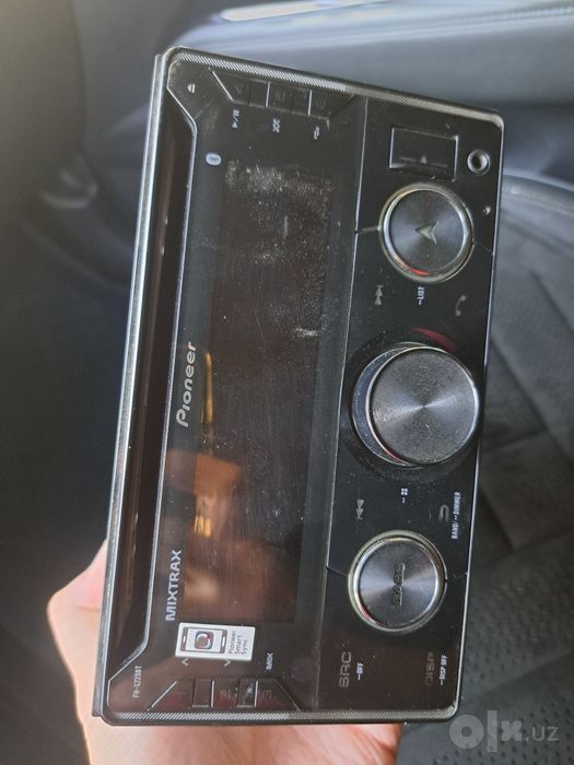 Pioneer 725 сотилади ишламиди запчастга.расмда нима болса шу