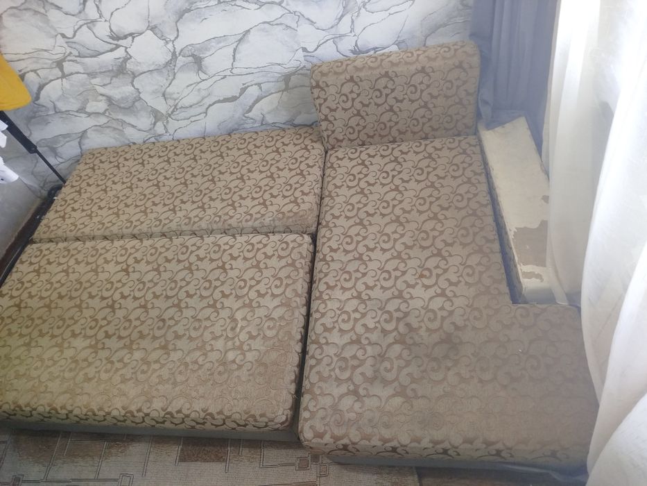Диван раскладной угловой продам срочно