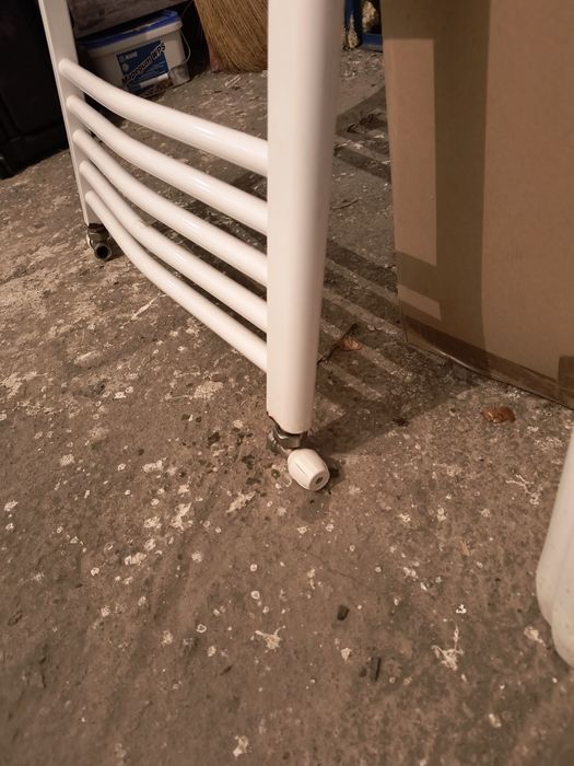 Calorifer portprosop baie 600x1150 cu robinetii inclusi