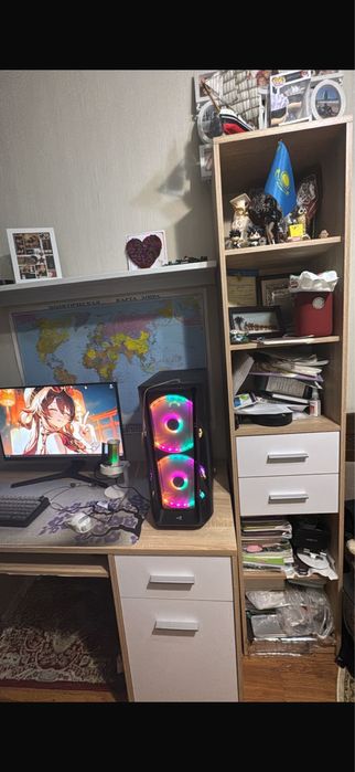 Компьютерный стол и шкаф пенал