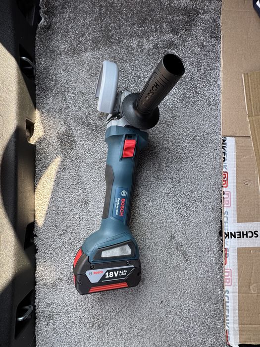 Polizor unghiular Bosch 18V-8, cu acumulator