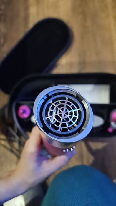 Продавам Dyson сешоар-маша