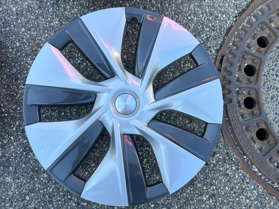 Capace foti Tesla  Model Y