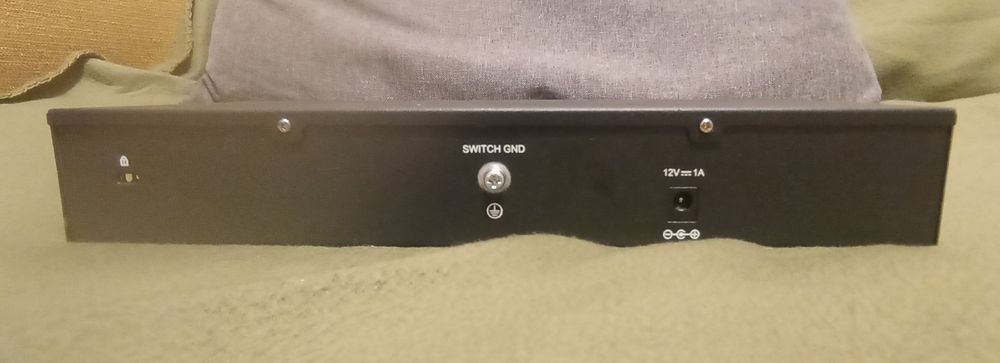 GO-SW-16G D-Link суйч + подарък